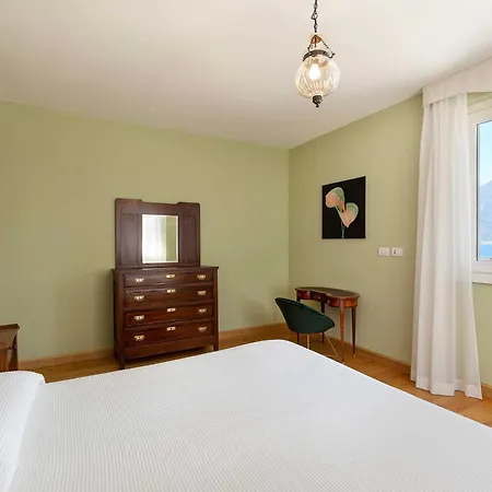 וילה Is A Spacious That S Designed To Impress Pianello Del Lario