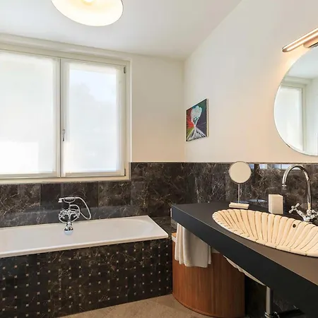 Is A Spacious That S Designed To Impress * Pianello Del Lario
