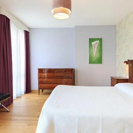 Is A Spacious That S Designed To Impress Pianello Del Lario