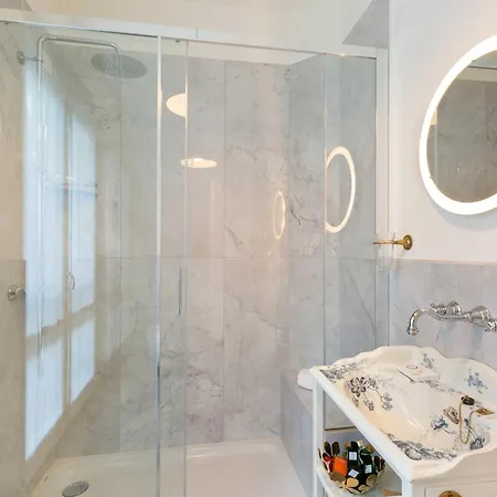 Is A Spacious That S Designed To Impress * Pianello Del Lario