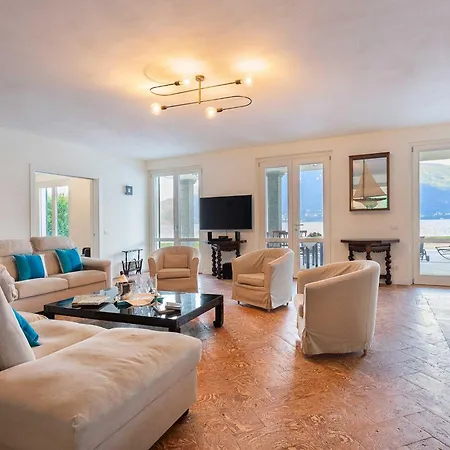 Is A Spacious That S Designed To Impress * Pianello Del Lario