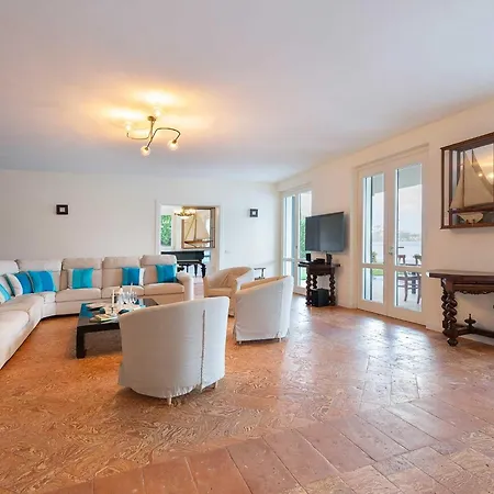Is A Spacious That S Designed To Impress