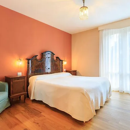 Is A Spacious That S Designed To Impress Pianello Del Lario